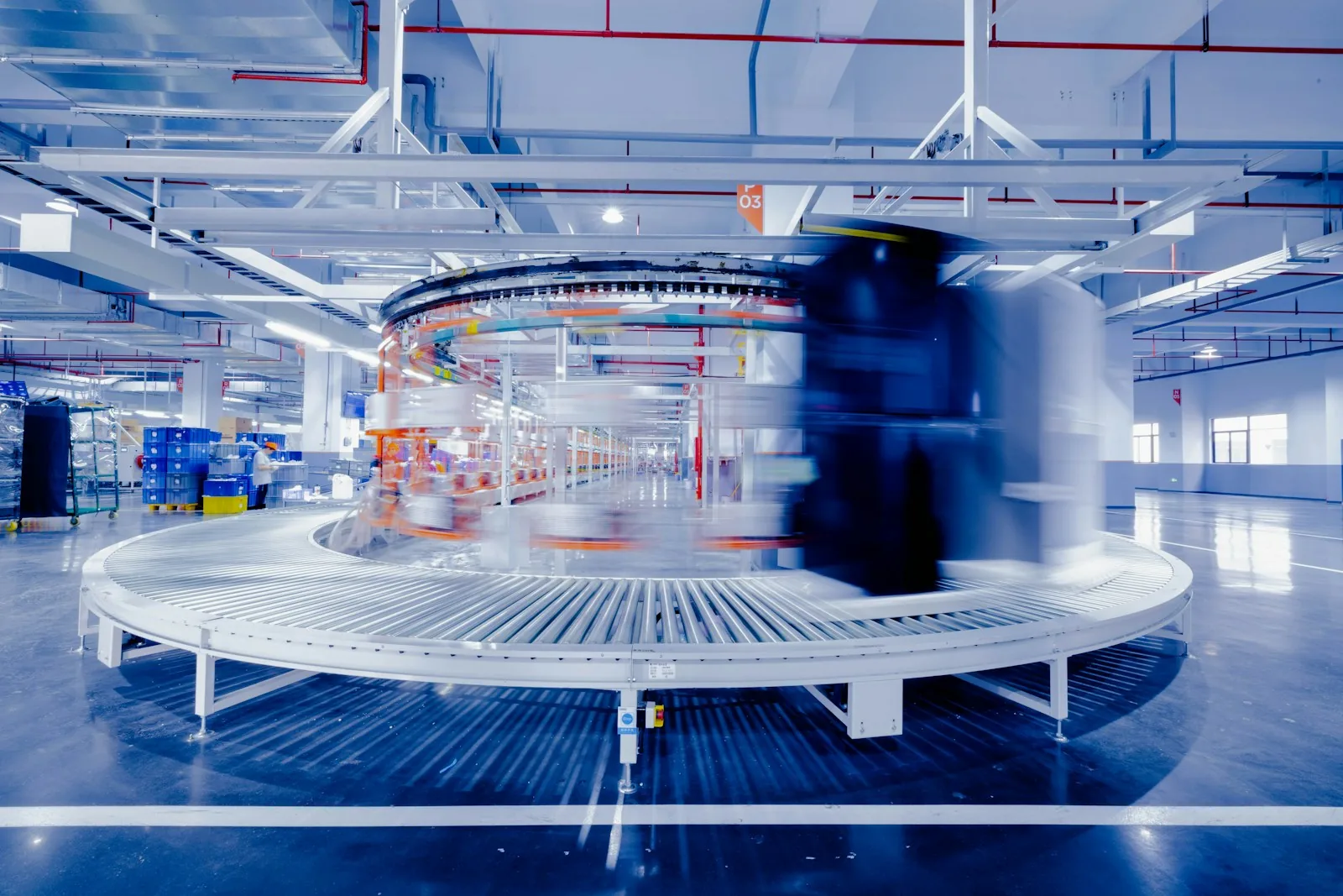 automated conveyor belt fulfillment center