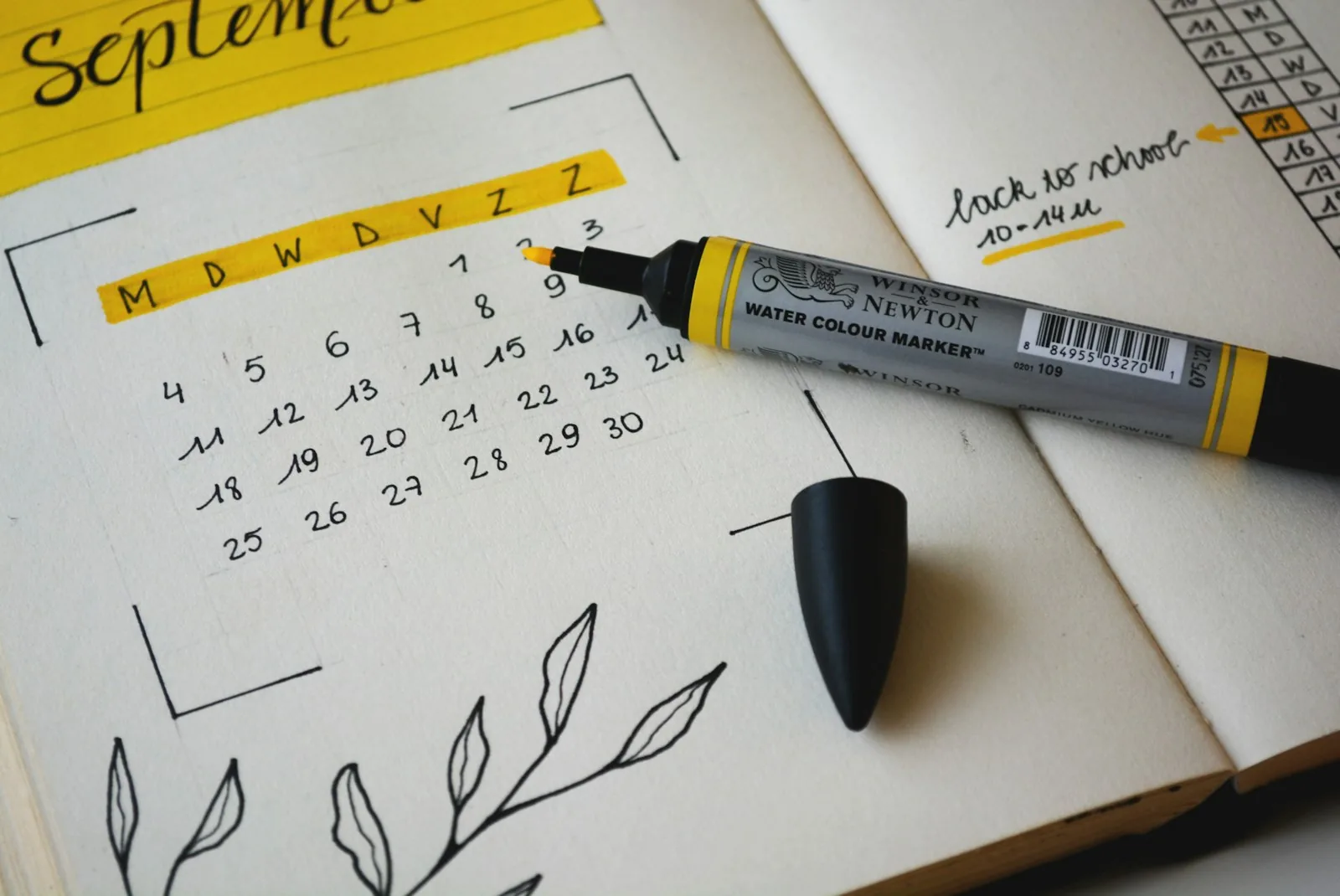 calendar notebook monthly expenses tracking