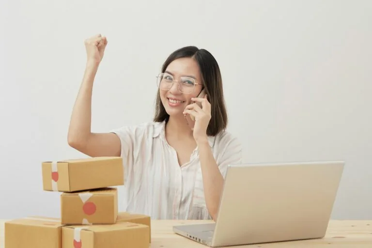 customer shopping online with AI assistance