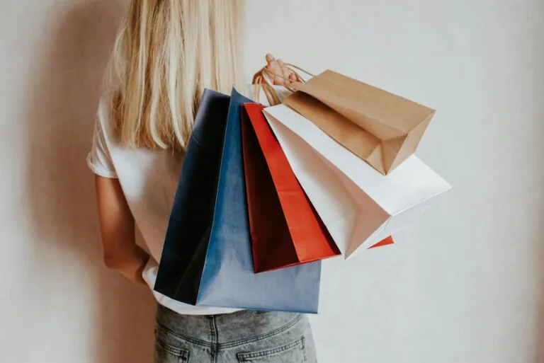 early holiday shopping bags gifts