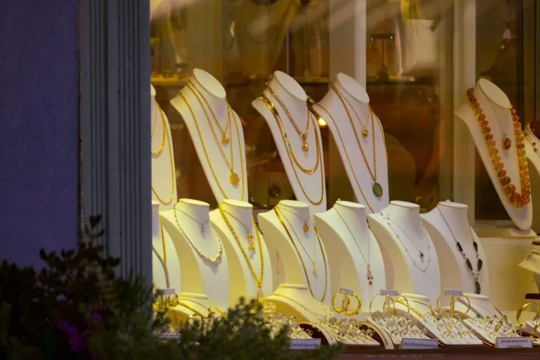elegant jewelry store shopping display