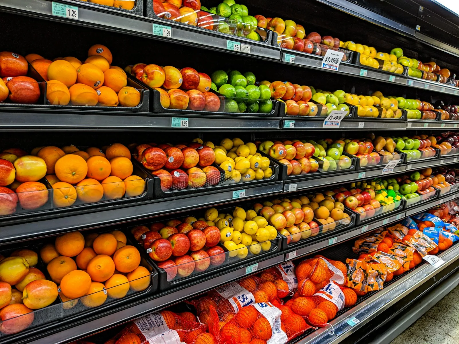 fresh food grocery store shelves