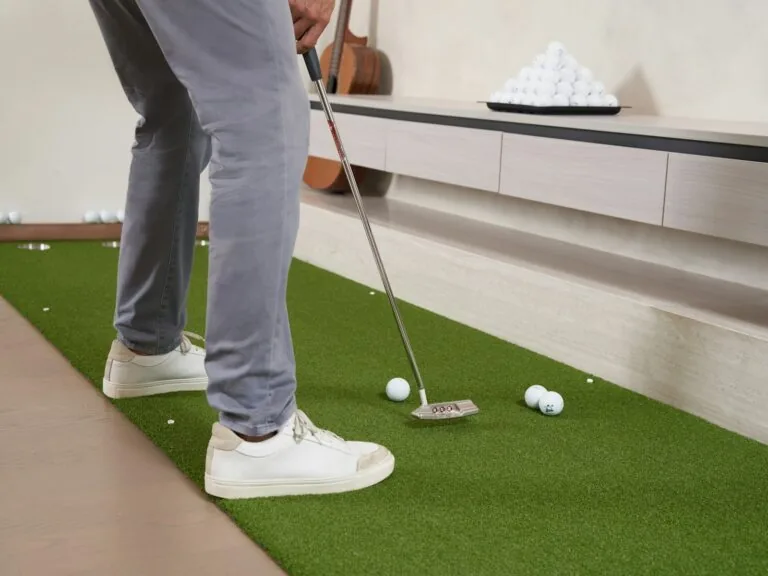 golf entertainment venue customers