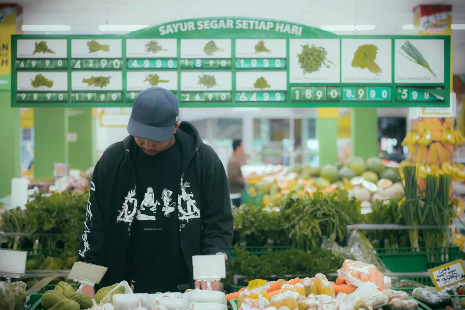 grocery shopper fresh produce aisle