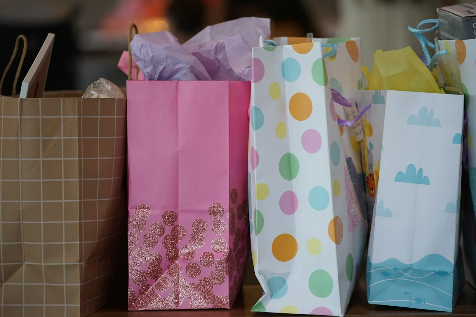 holiday gift shopping bags