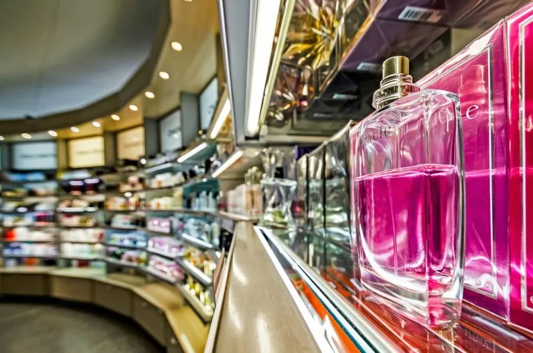 holiday gift shopping fragrance
