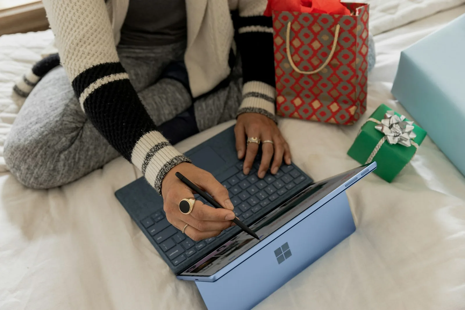 holiday shopping gifts technology