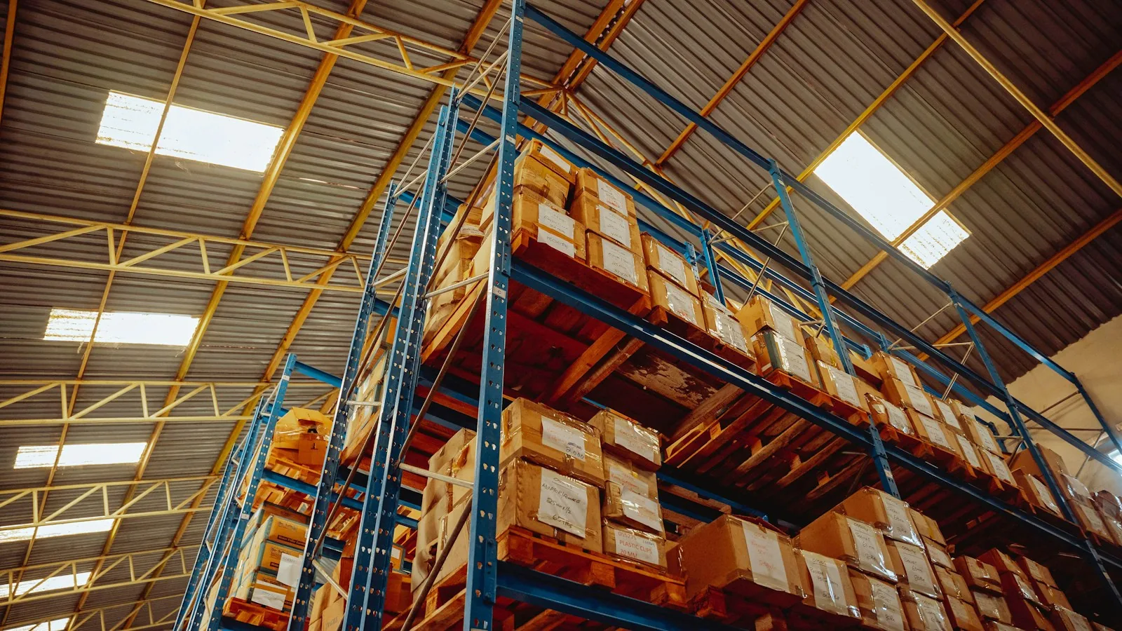 holiday shopping warehouse logistics