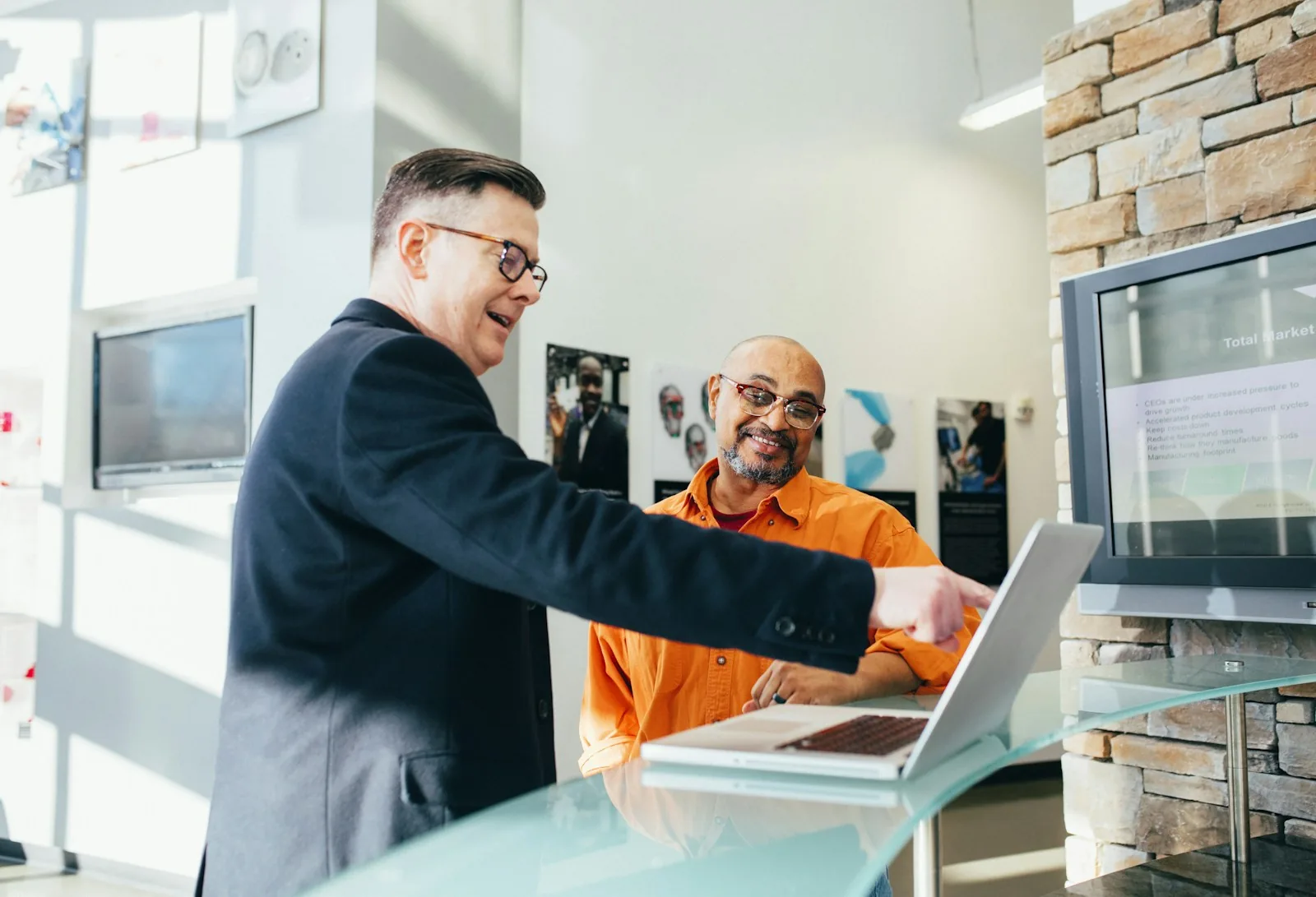 retail employee customer service