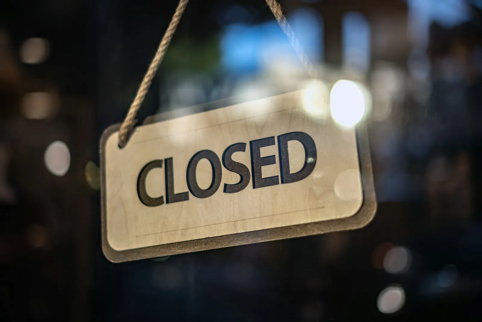 retail store closing sale signs