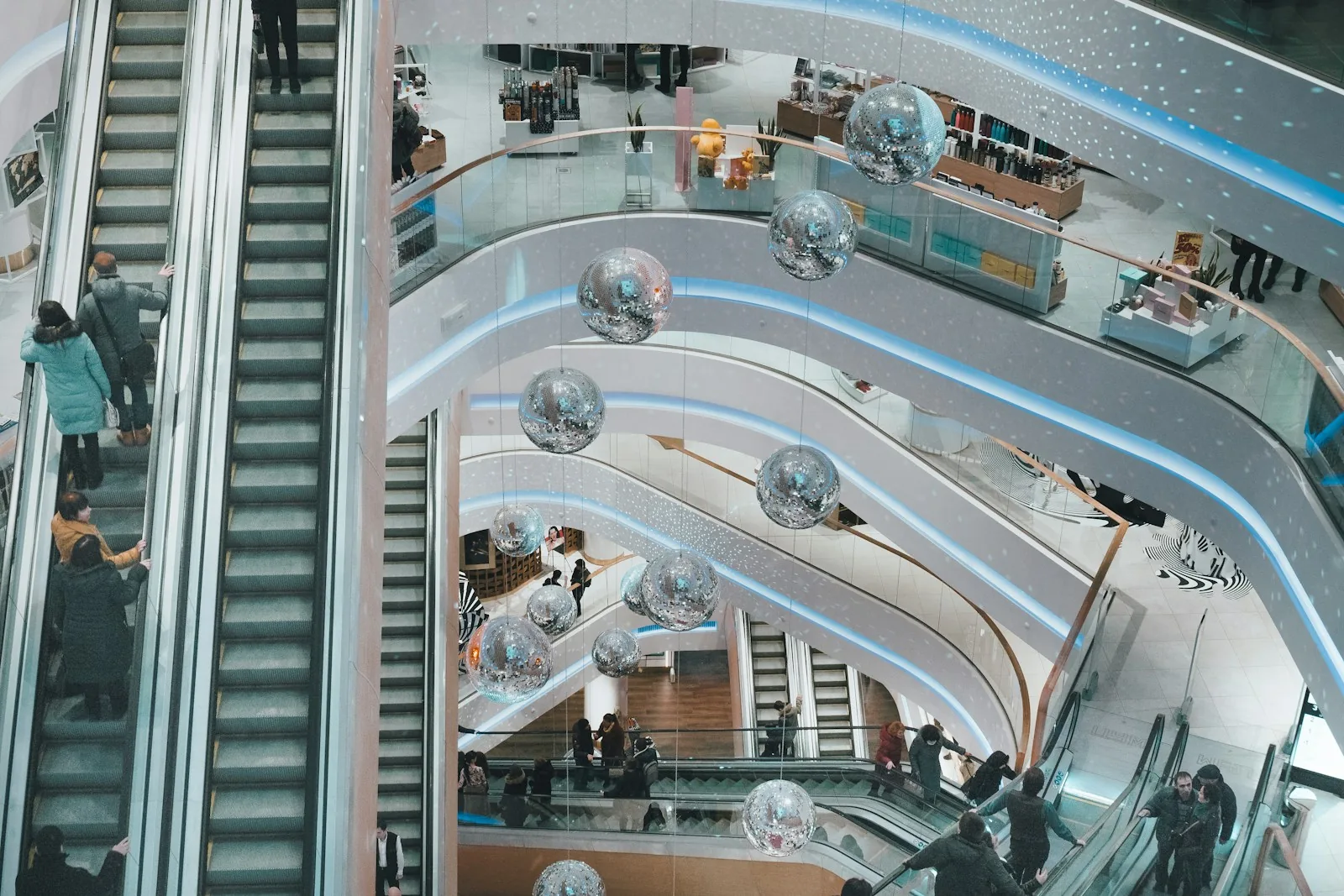 retail store technology modern shopping