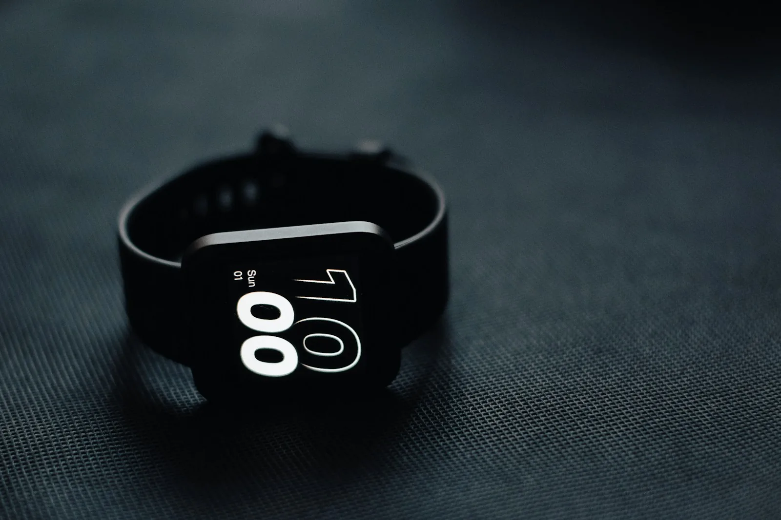 smartwatch screen magnification close up