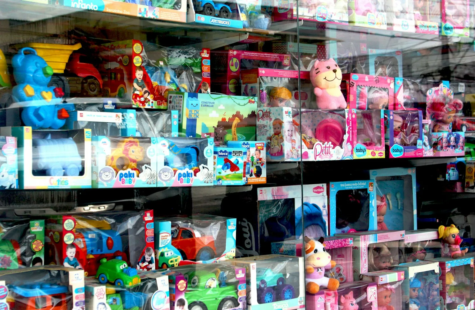 toy store shopping families