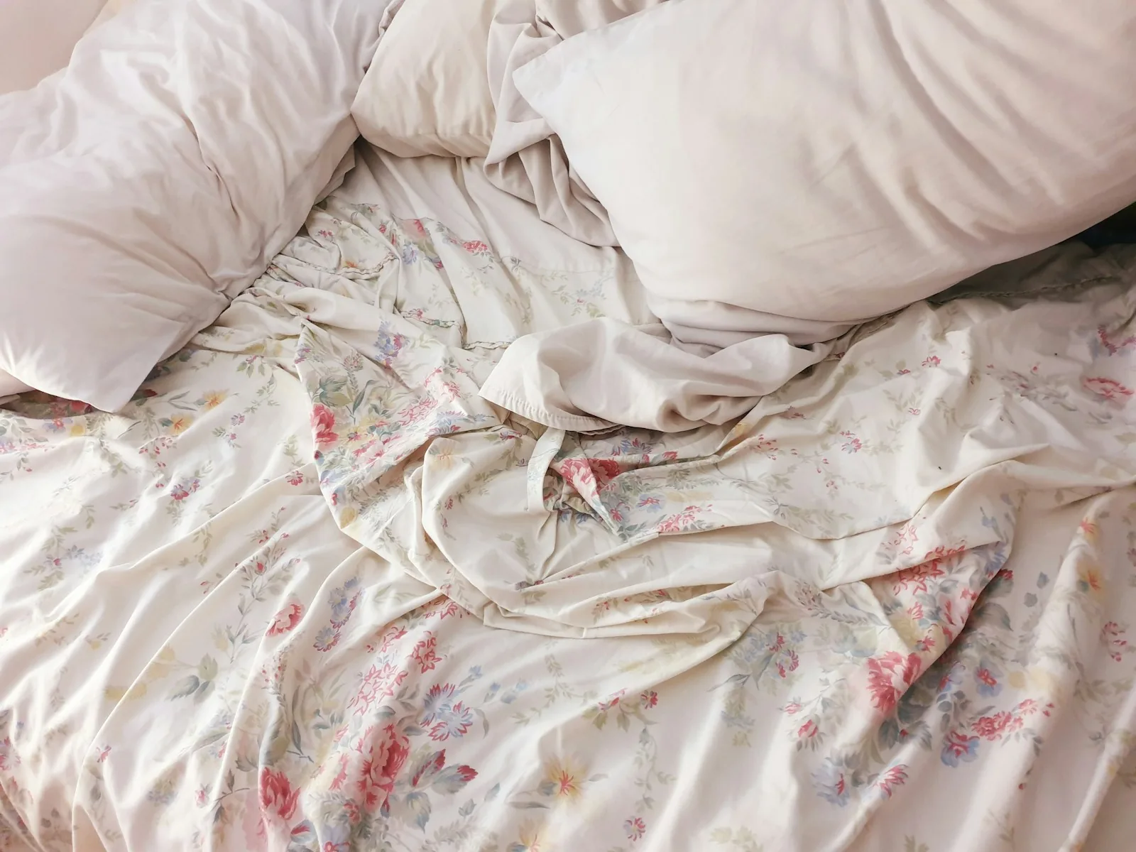vintage floral bedding and pillows