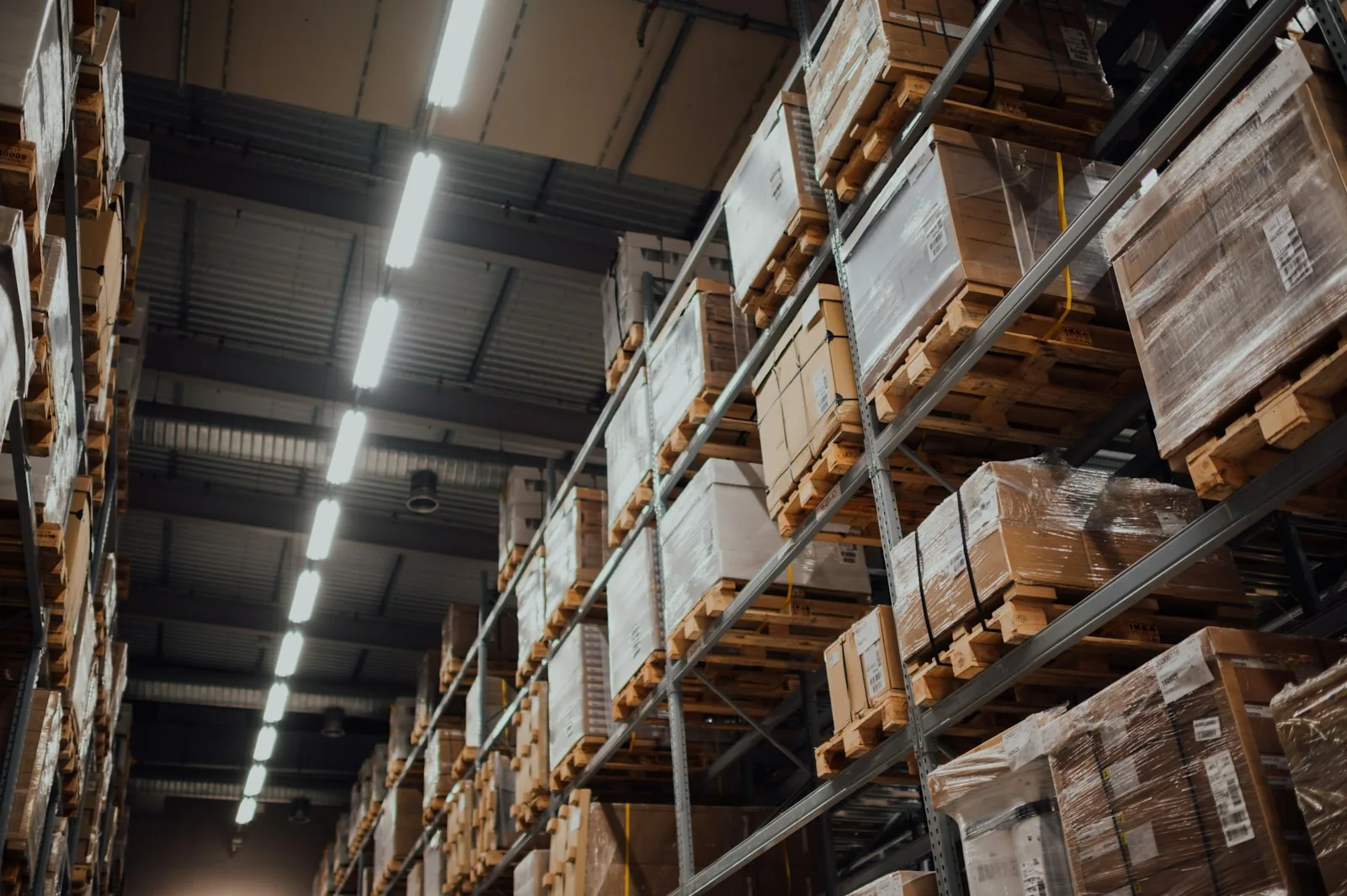 warehouse distribution center logistics